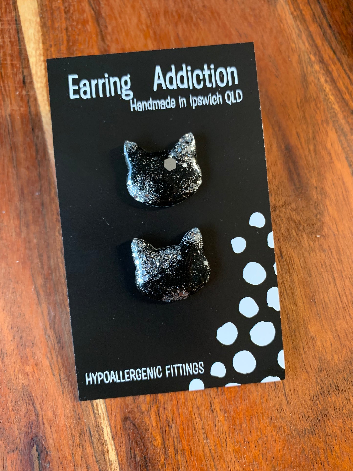 Black silver 20mm glitter kitty studs